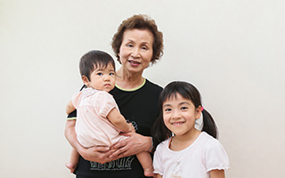 心優しい力持ちの院長と明るいスタッフがお迎えします。
